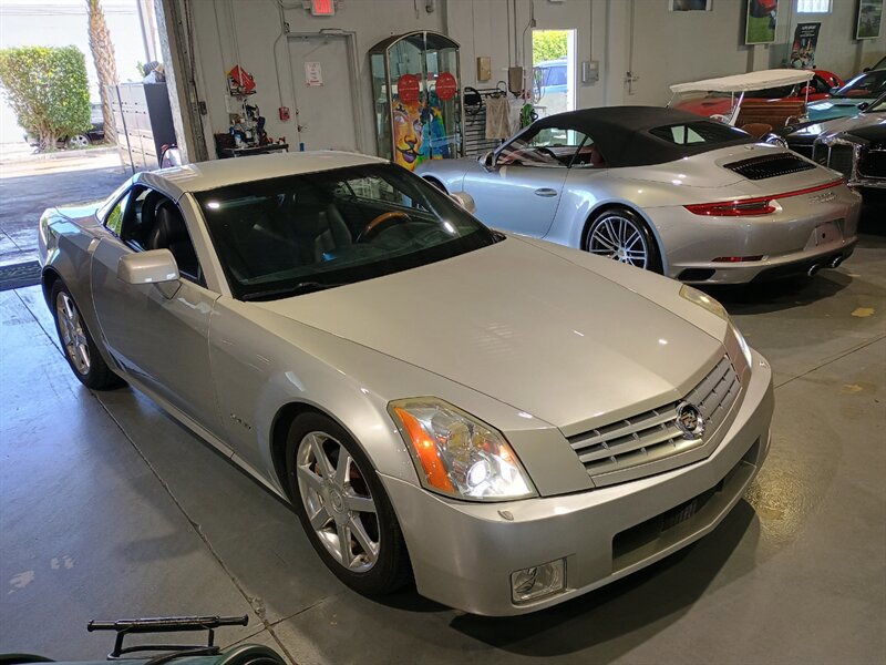 Used 2006 Cadillac XLR RWD image 3