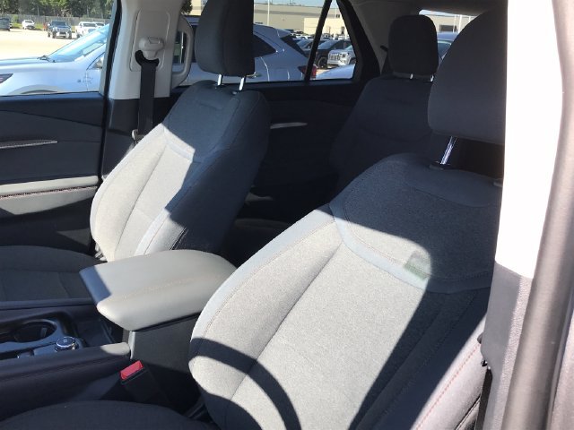 Used 2025 Ford Explorer Active AWD/4WD image 4