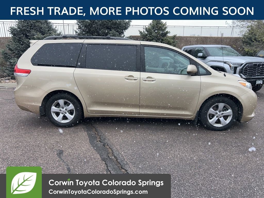 Used 2011 Toyota Sienna LE w/ Towing Pkg FWD image 2