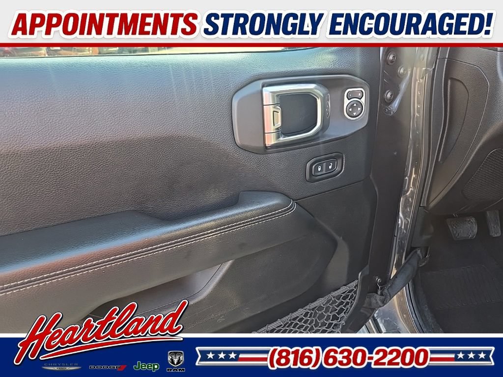 Used 2018 Jeep Wrangler Unlimited Sahara AWD/4WD image 29