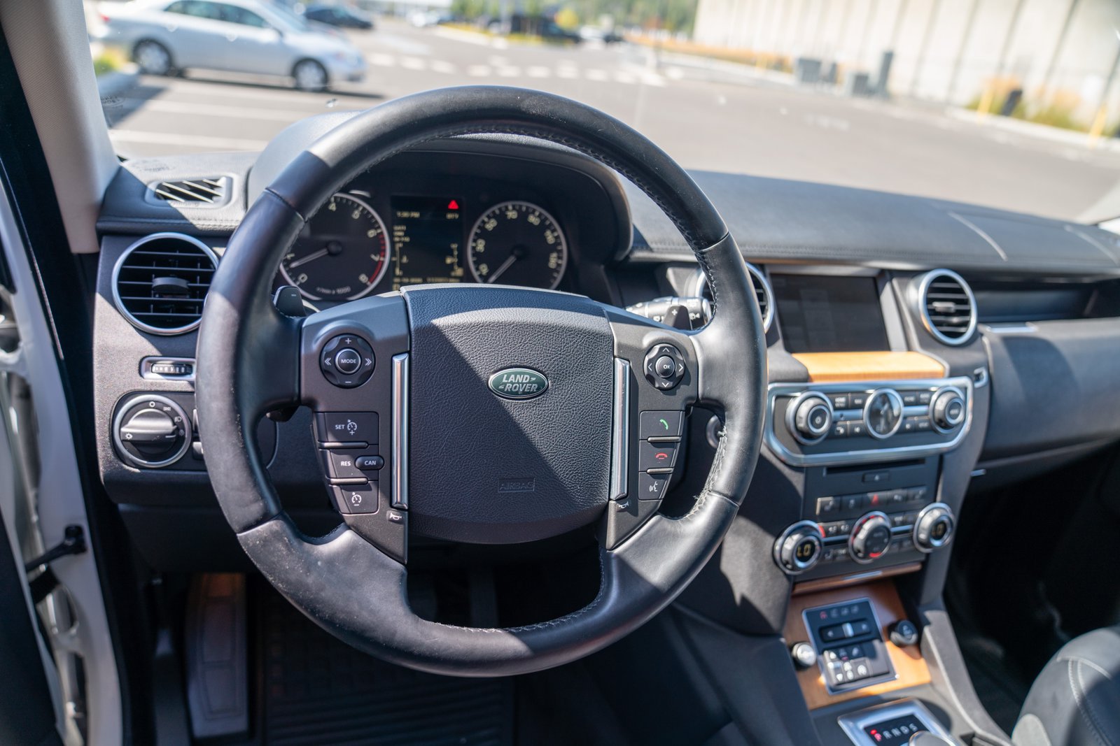 Used 2014 Land Rover LR4 HSE AWD/4WD image 13