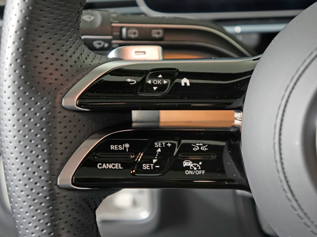 Used 2025 Mercedes-Benz GLS 450 4MATIC w/ AMG Line Exterior image 18
