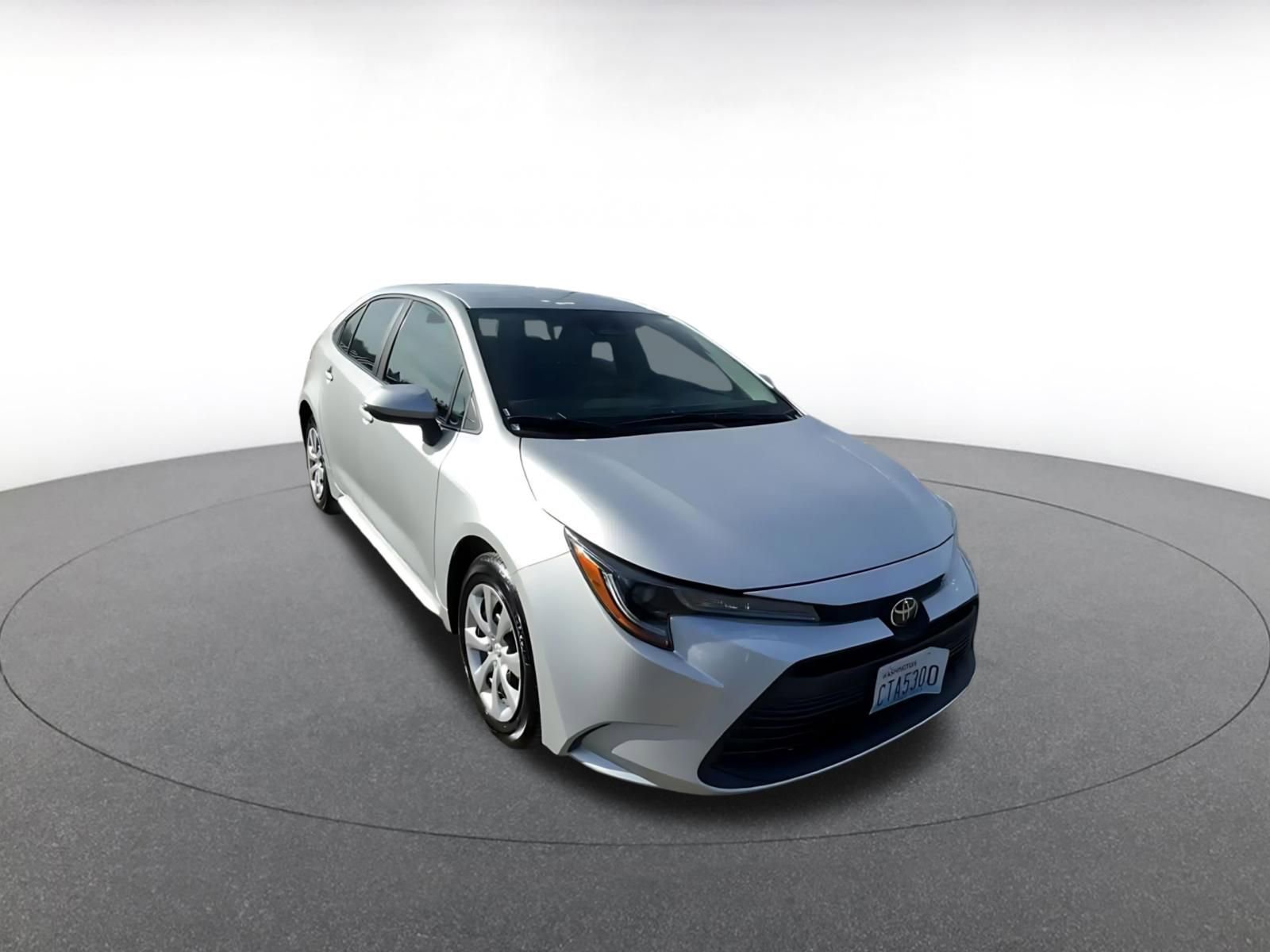 Used 2025 Toyota Corolla LE image 3