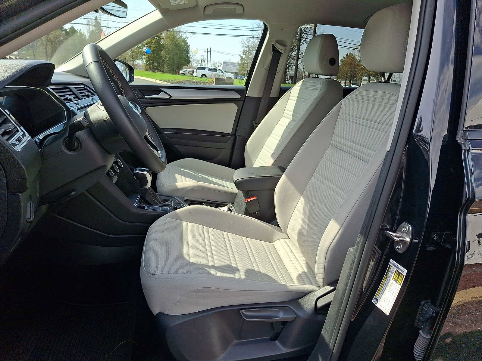 Used 2024 Volkswagen Tiguan S image 10