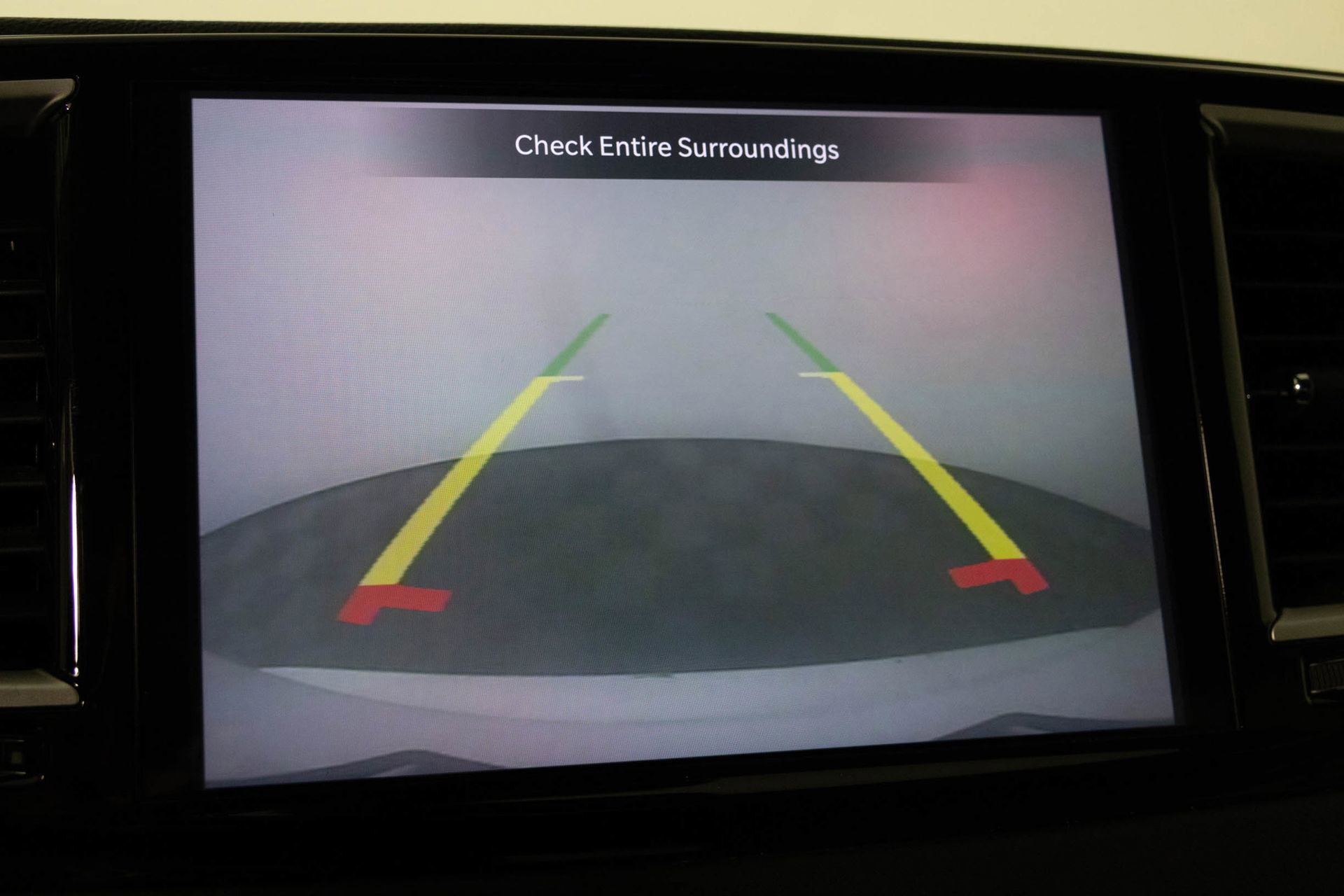 Used 2023 Chrysler Pacifica Touring-L image 6