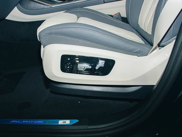 New 2026 BMW ALPINA XB7 AWD/4WD image 14