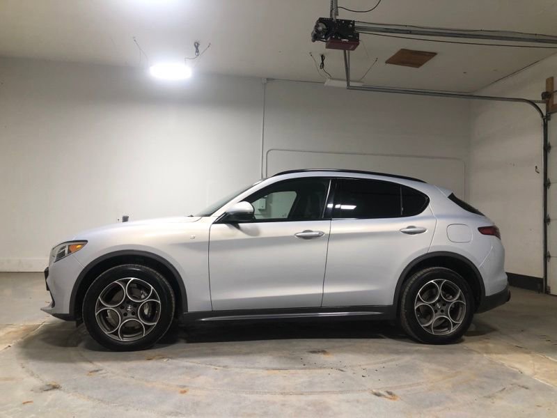 Used 2022 Alfa Romeo Stelvio Ti w/ Active Assist Plus Package AWD/4WD image 4