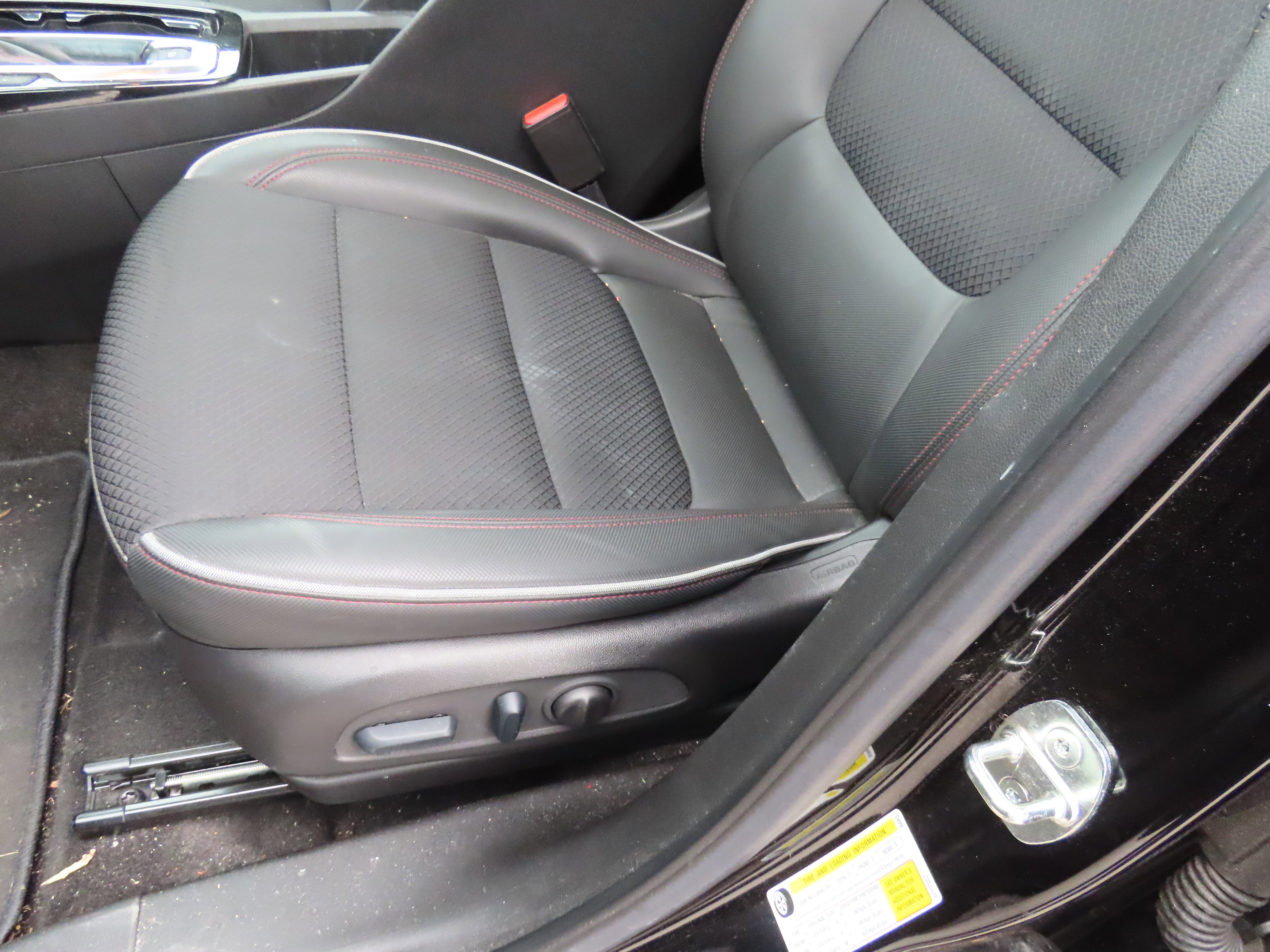 Used 2023 Chevrolet TrailBlazer RS w/ Sun and Liftgate Package AWD/4WD image 36