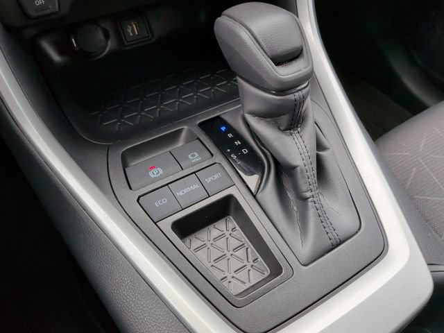 Used 2025 Toyota RAV4 XLE FWD image 27