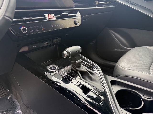 Used 2024 Kia Niro SX image 26