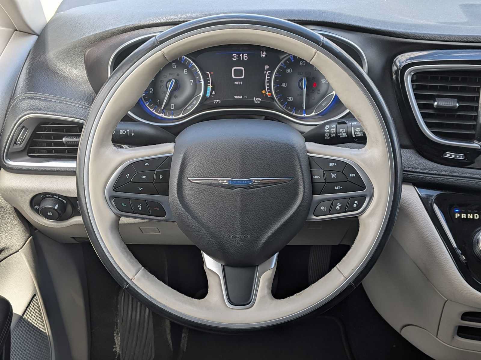 Certified 2018 Chrysler Pacifica Touring-L FWD image 24