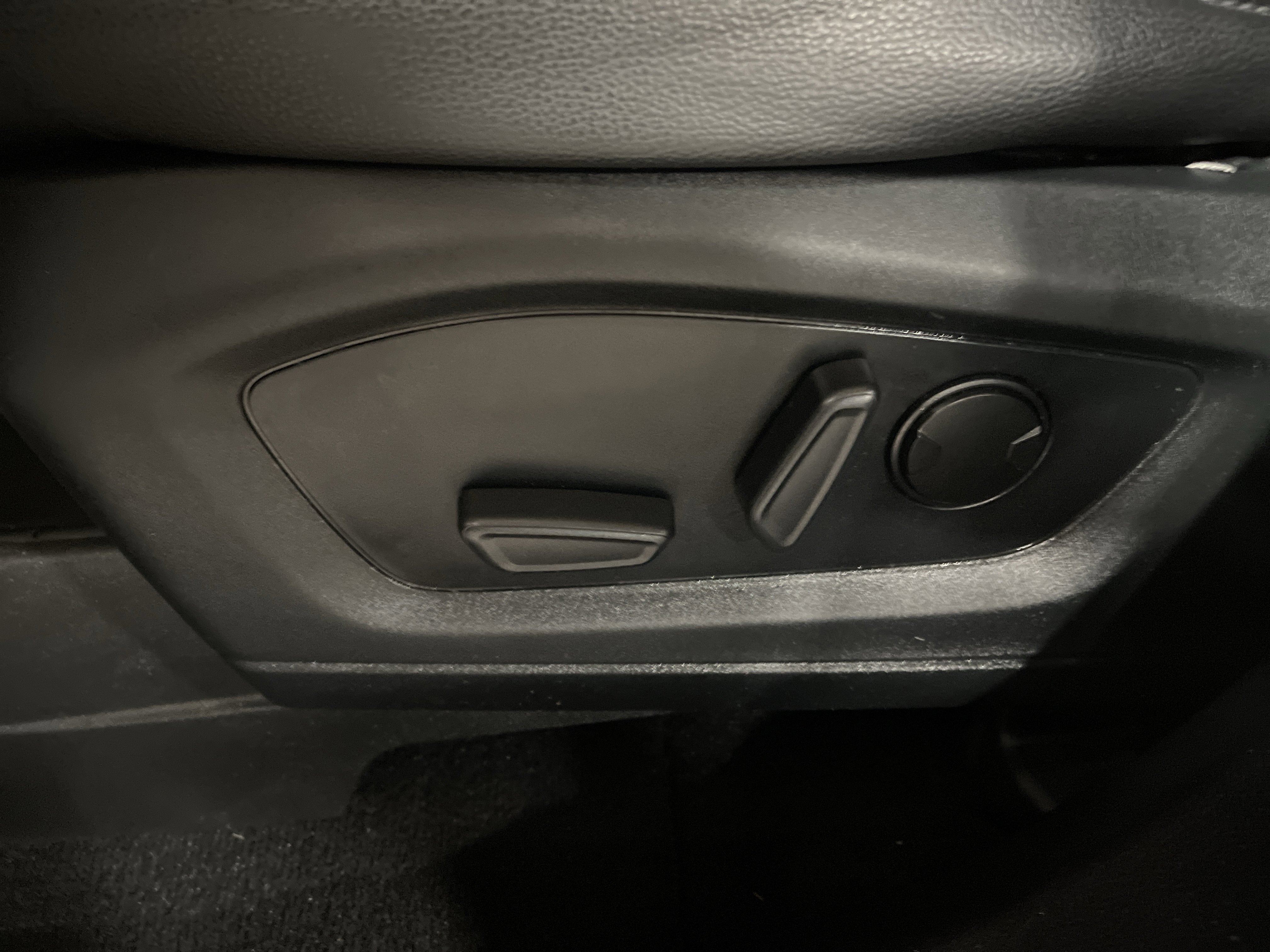 Used 2020 Ford Explorer XLT w/ Equipment Group 202A image 10