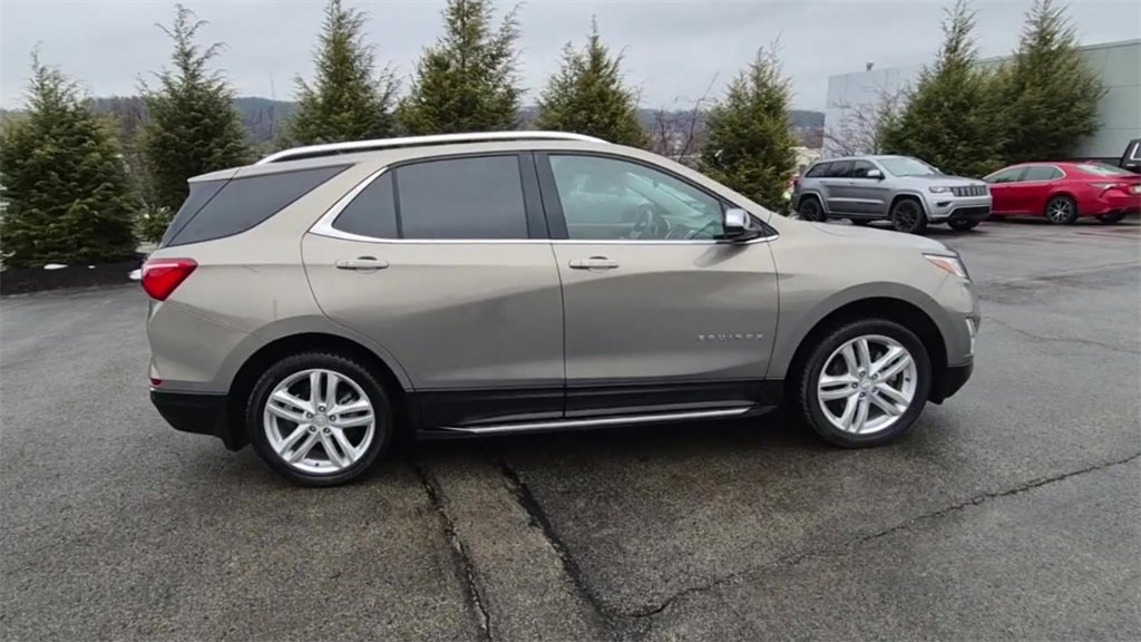 Used 2018 Chevrolet Equinox Premier image 2