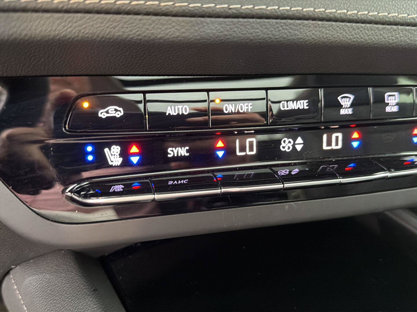 Used 2023 Buick Envision Avenir FWD image 27