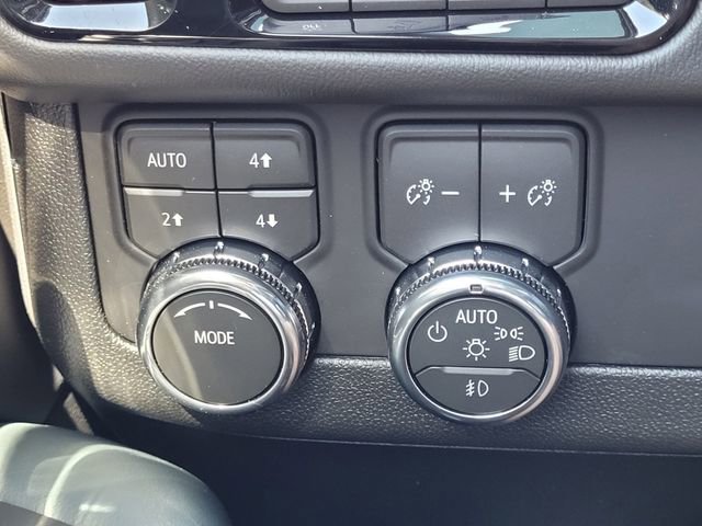 New 2026 GMC Yukon AT4 w/ AT4 Premium Package image 18