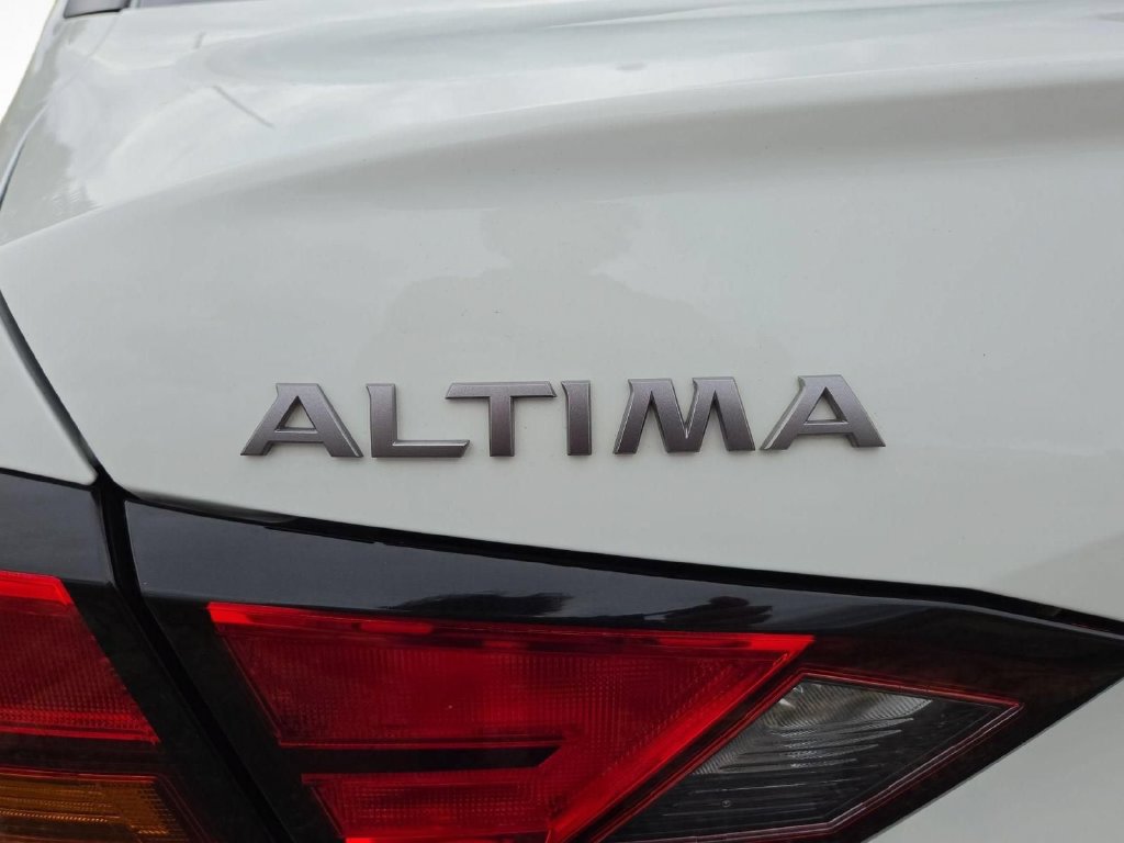 Used 2025 Nissan Altima 2.5 SV FWD image 10