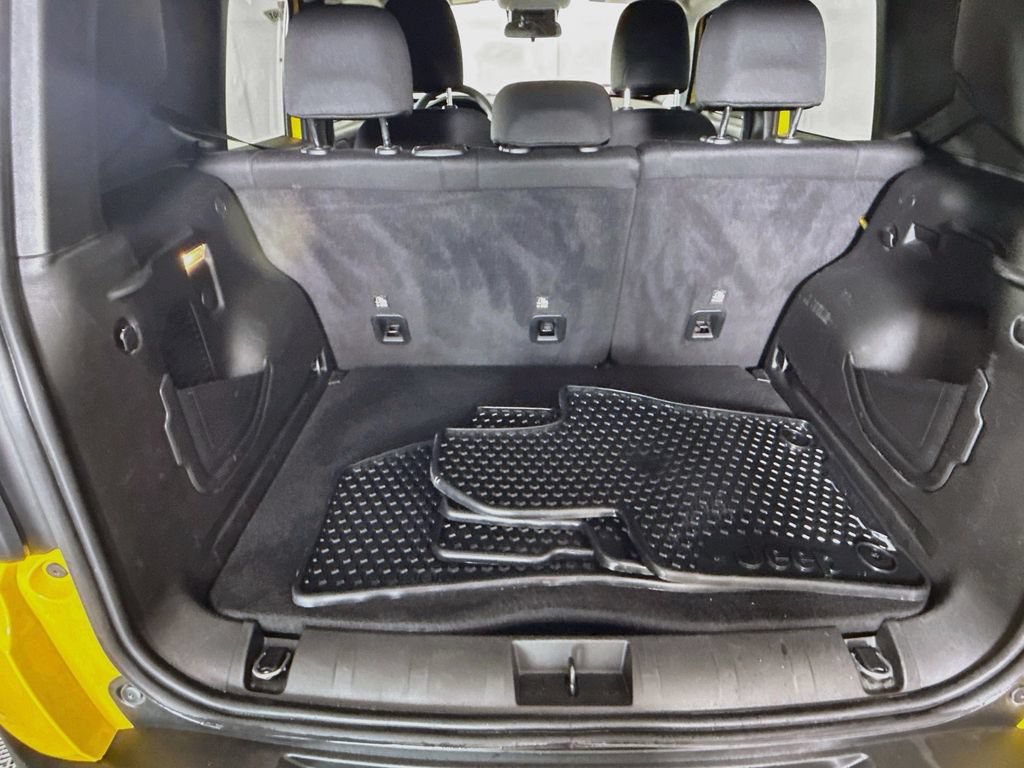 Used 2023 Jeep Renegade Latitude AWD/4WD image 28