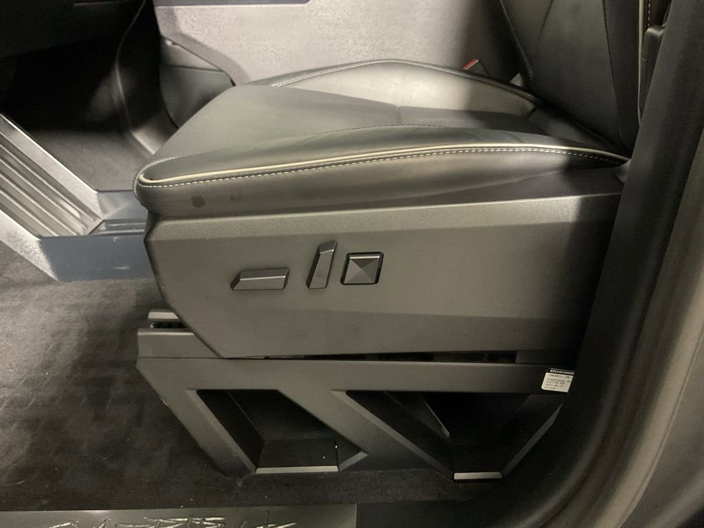 Used 2024 Tesla Cybertruck AWD Crew Cab image 22