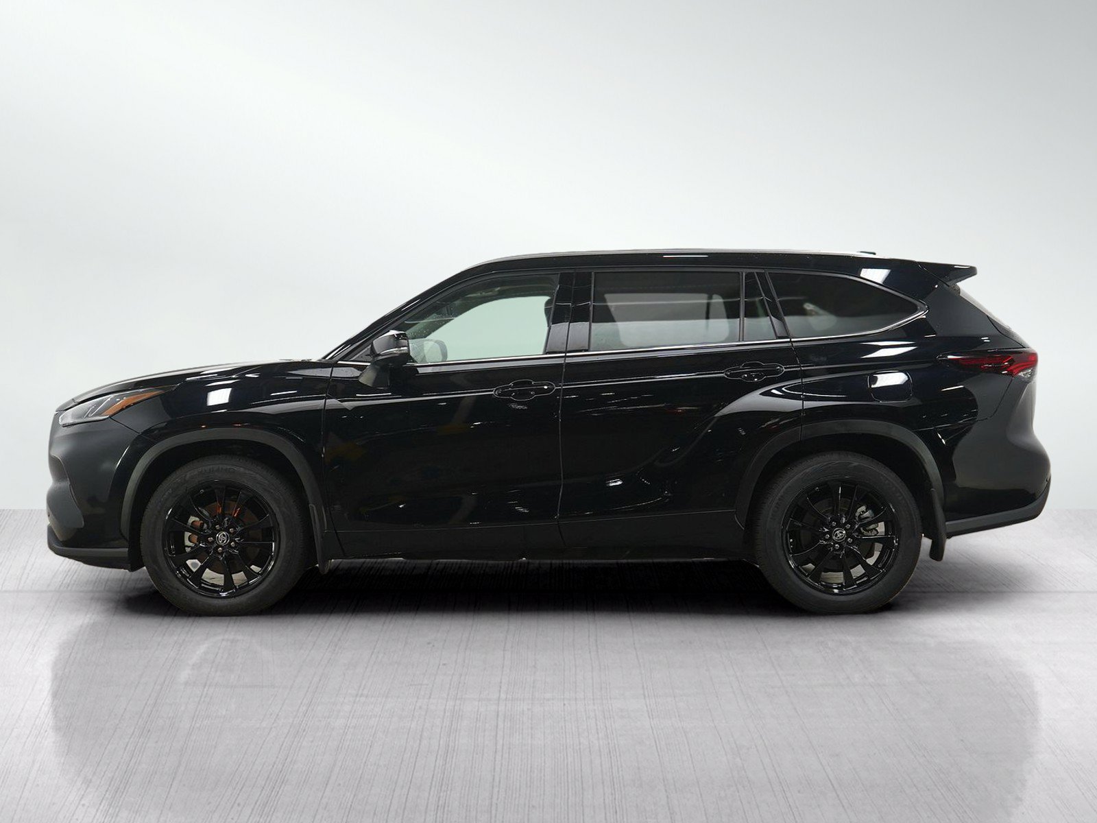 Used 2024 Toyota Highlander Limited AWD/4WD image 2