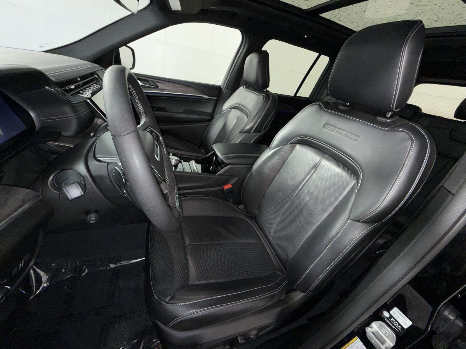 Used 2023 Jeep Grand Cherokee Overland AWD/4WD image 13