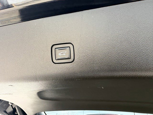 Used 2018 Chevrolet Traverse LT image 17