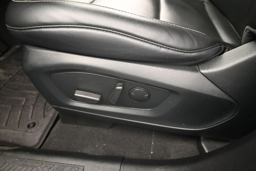 Used 2022 Ford Explorer XLT w/ Equipment Group 202A RWD image 22