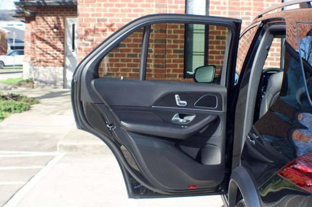 Used 2025 Mercedes-Benz GLE 350 4MATIC w/ 3rd Row Seat Package image 48