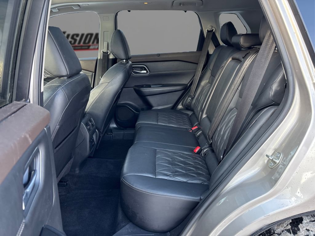 Used 2022 Nissan Rogue Platinum w/ Head-Up Display Package image 10