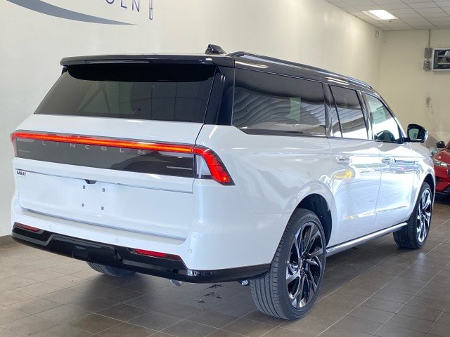 New 2027 Lincoln Navigator L Black Label AWD/4WD image 10