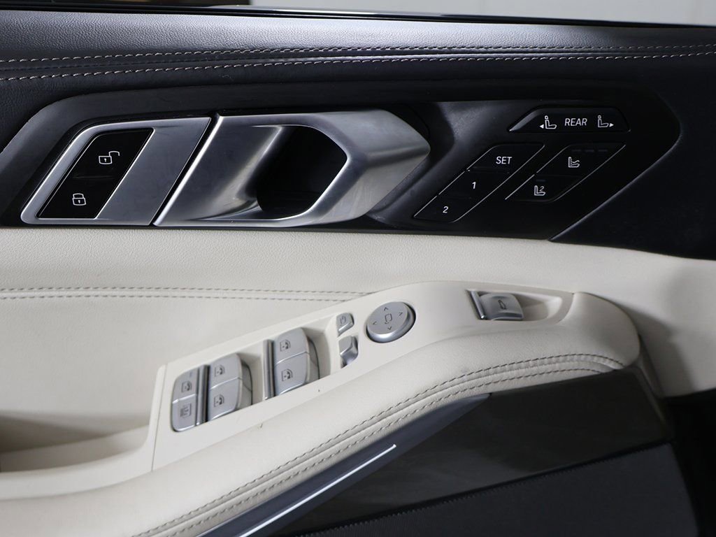 Used 2024 BMW X7 xDrive40i w/ Executive Package image 43