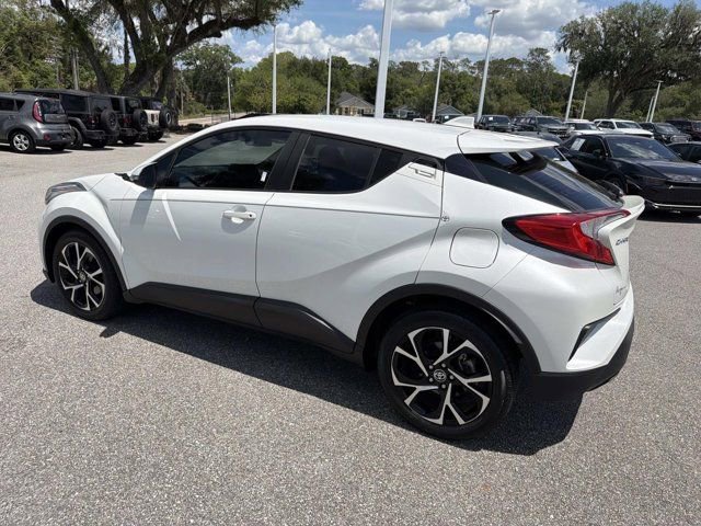 Used 2021 Toyota C-HR XLE image 4