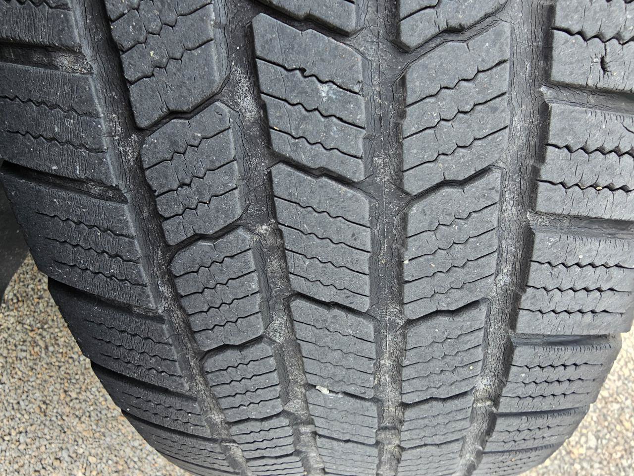 Used 2010 Ford Escape XLS FWD image 13