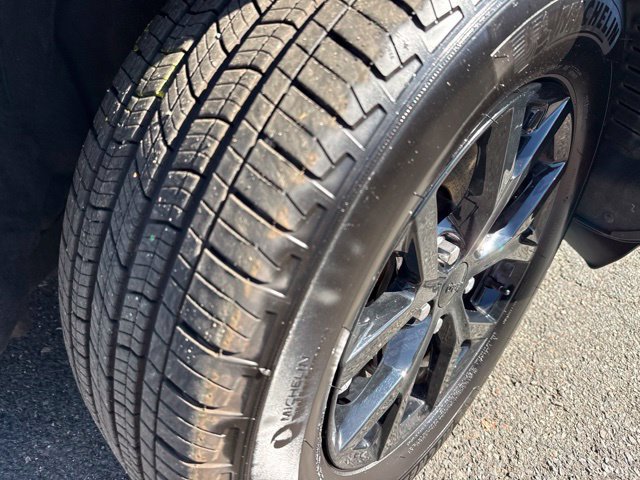 Used 2025 Jeep Grand Cherokee L Altitude AWD/4WD image 8