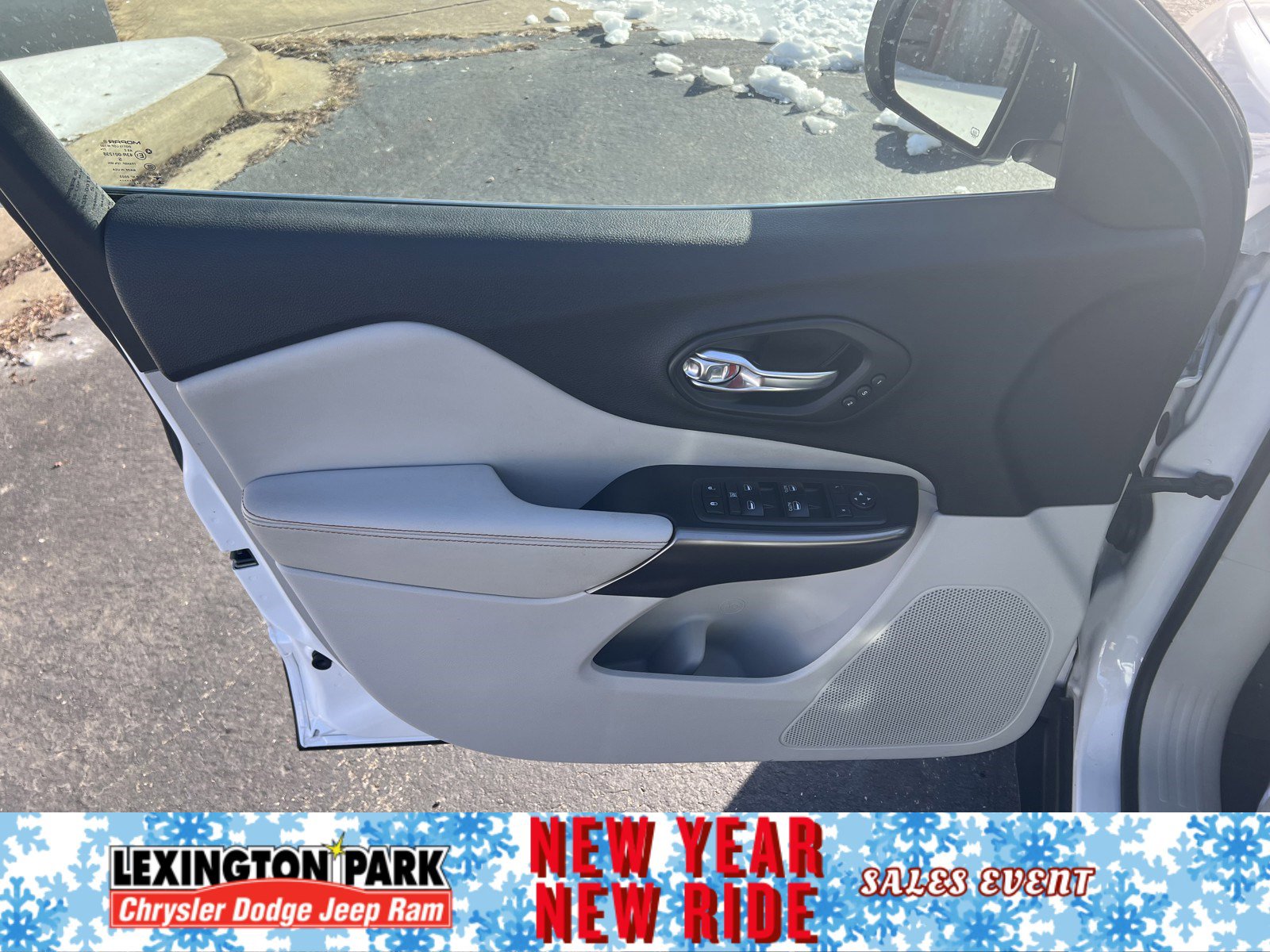 Used 2019 Jeep Cherokee Limited w/ Technology Group image 15