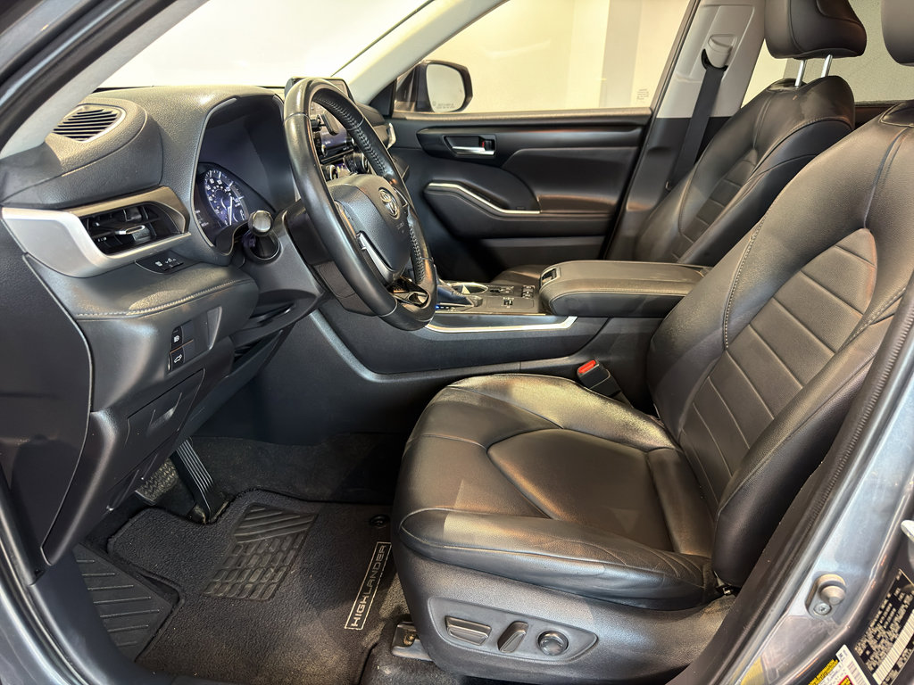 Used 2020 Toyota Highlander XLE image 14