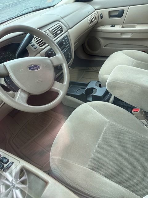 Used 2007 Ford Taurus SE FWD image 4