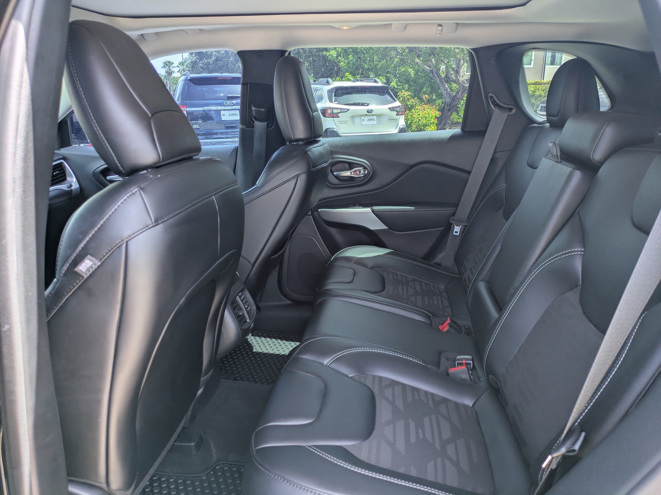 Used 2022 Jeep Cherokee Latitude w/ Sun & Sound Group AWD/4WD image 13
