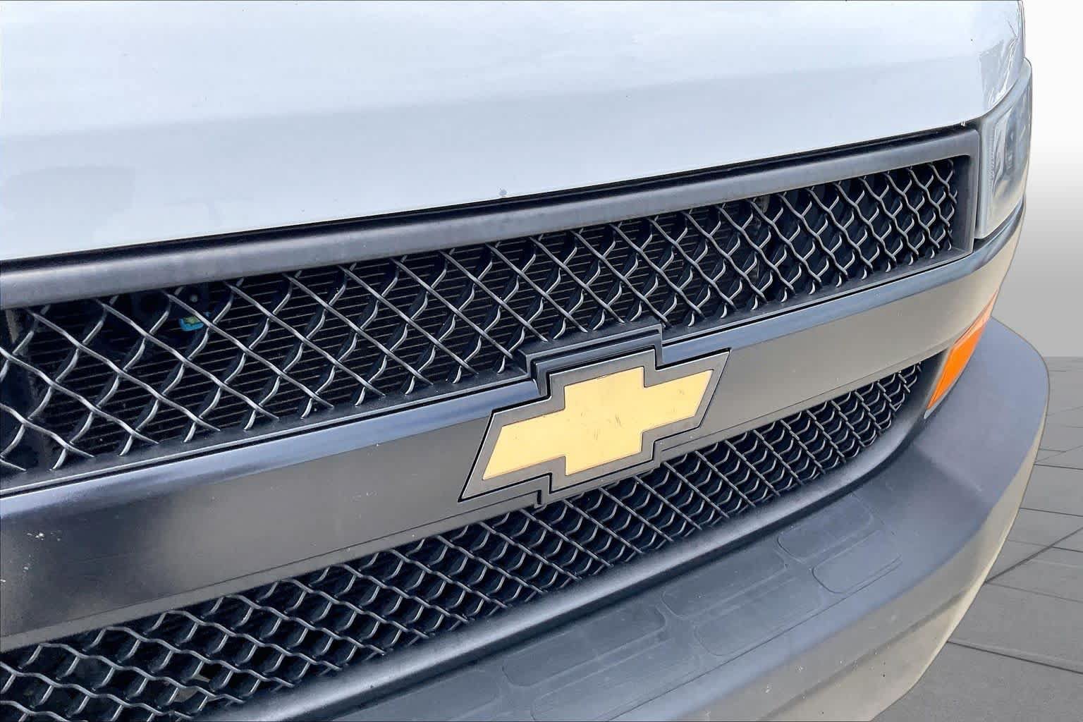 Used 2021 Chevrolet Express 2500 w/ Driver Convenience Package RWD image 25