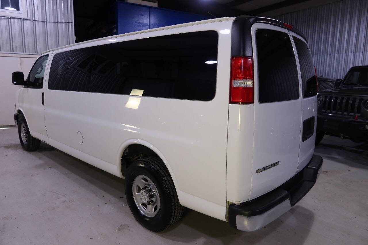 Used 2019 Chevrolet Express 3500 LT w/ LT Preferred Equipment Group RWD image 3