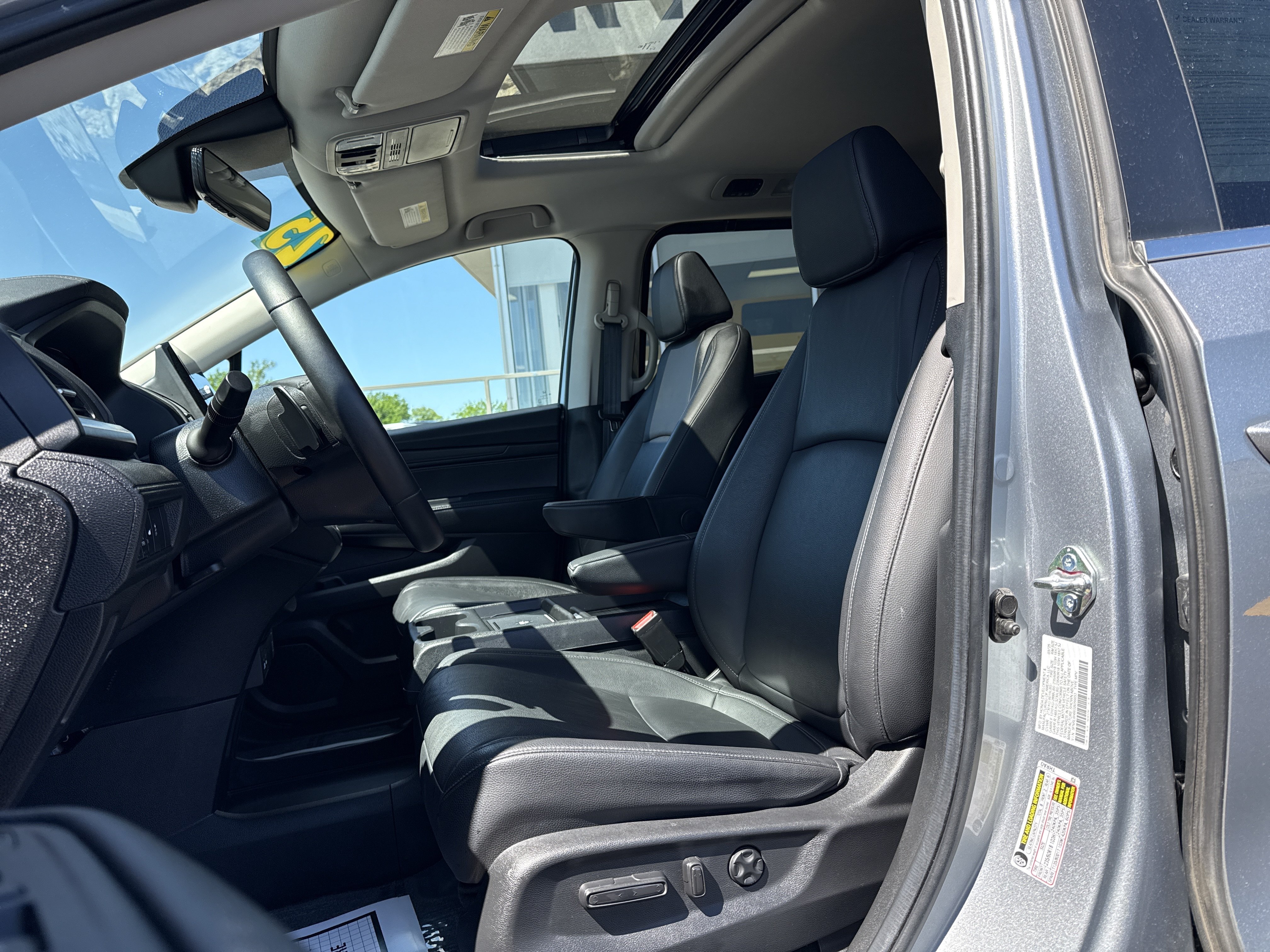 Used 2025 Honda Odyssey EX-L image 12