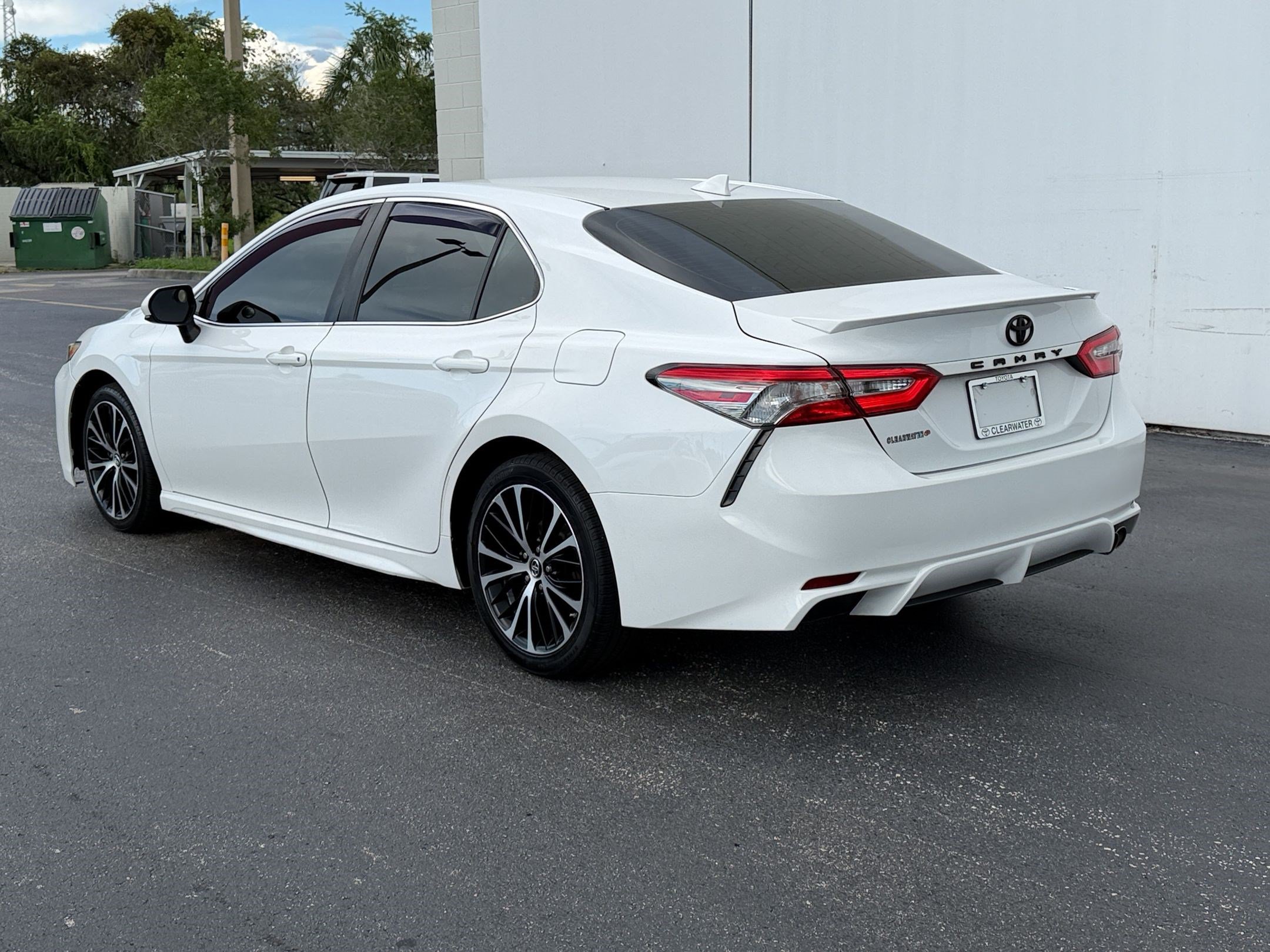 Used 2019 Toyota Camry SE FWD image 3