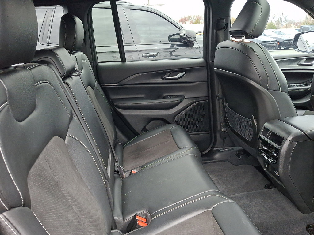 Used 2023 Jeep Grand Cherokee Altitude image 15