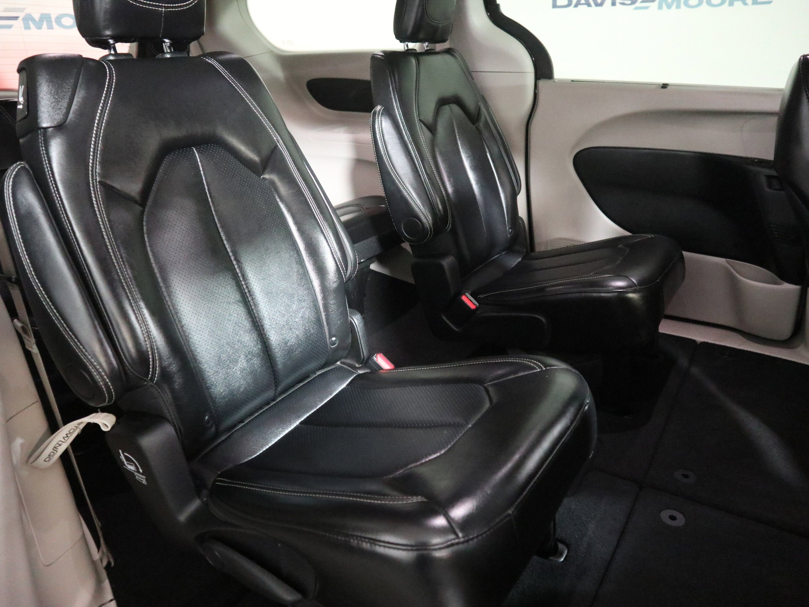 Used 2024 Chrysler Pacifica Touring-L image 21