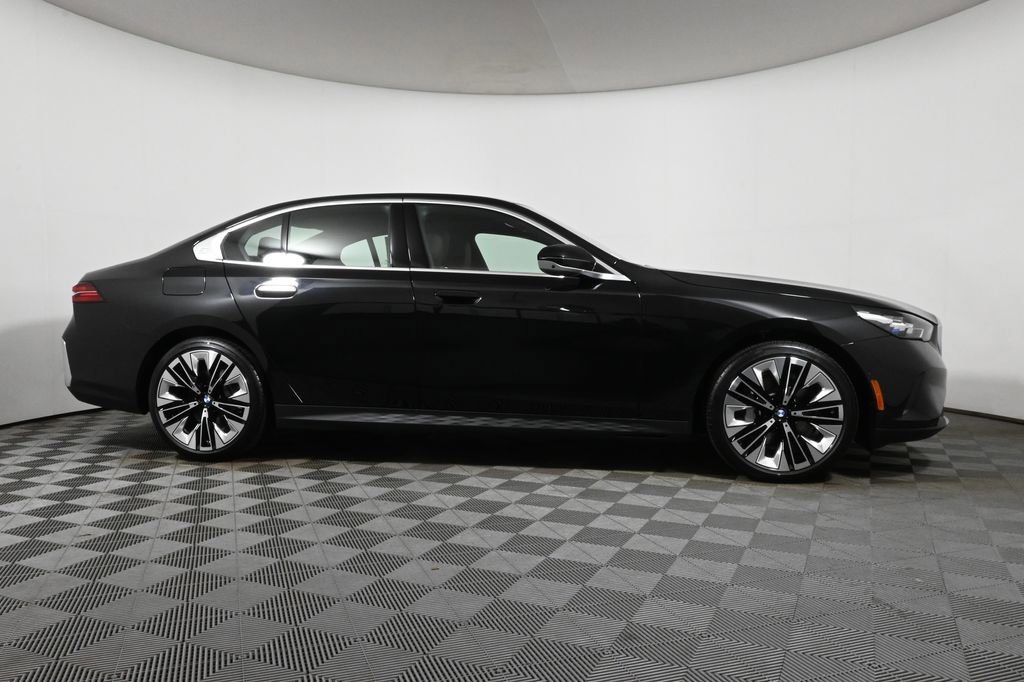 Used 2026 BMW 530i xDrive w/ Premium Package image 8