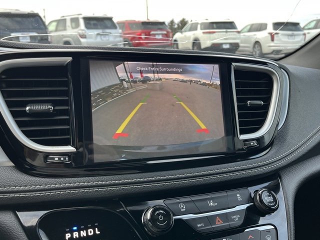 Used 2022 Chrysler Pacifica Touring image 47