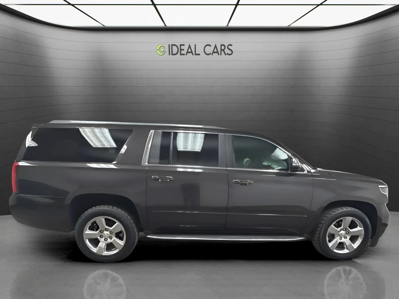 Used 2017 Chevrolet Suburban Premier RWD image 4