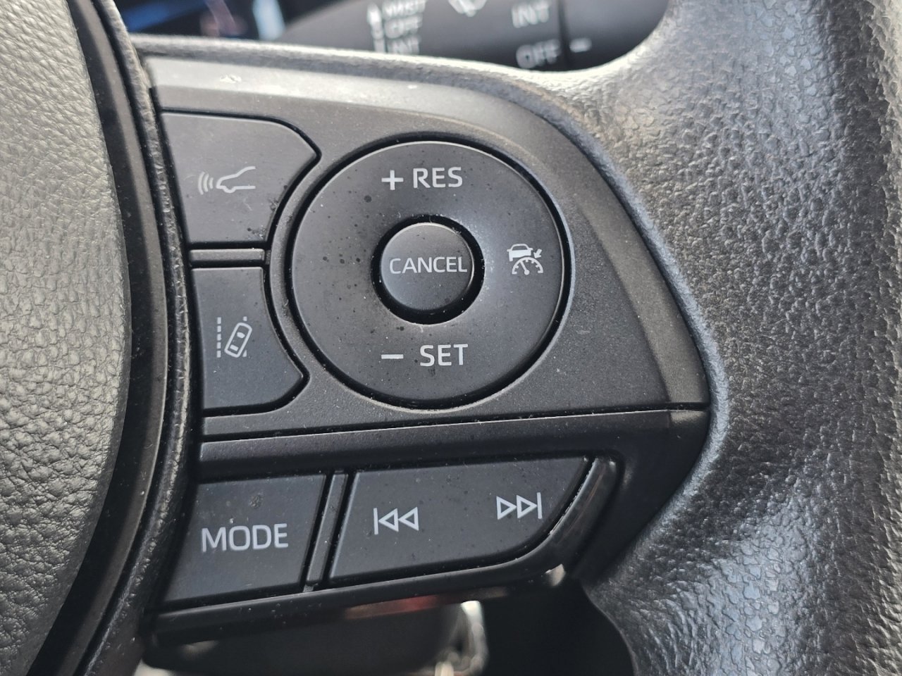 Used 2024 Toyota RAV4 LE AWD/4WD image 28