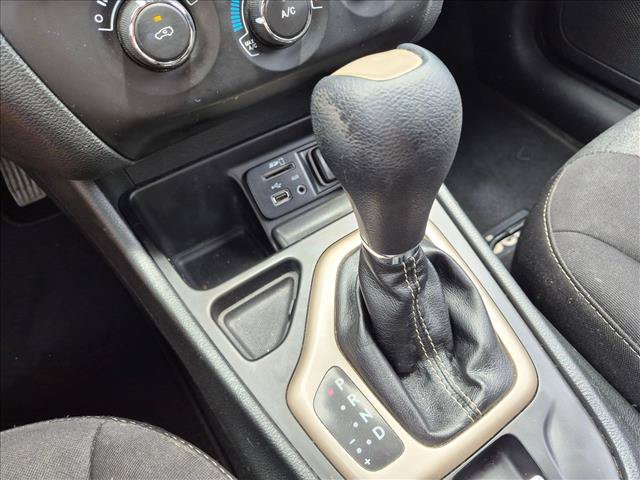 Used 2015 Jeep Cherokee Sport w/ Sport Appearance Group FWD image 13