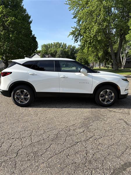 Used 2026 Chevrolet Blazer LT AWD/4WD image 1