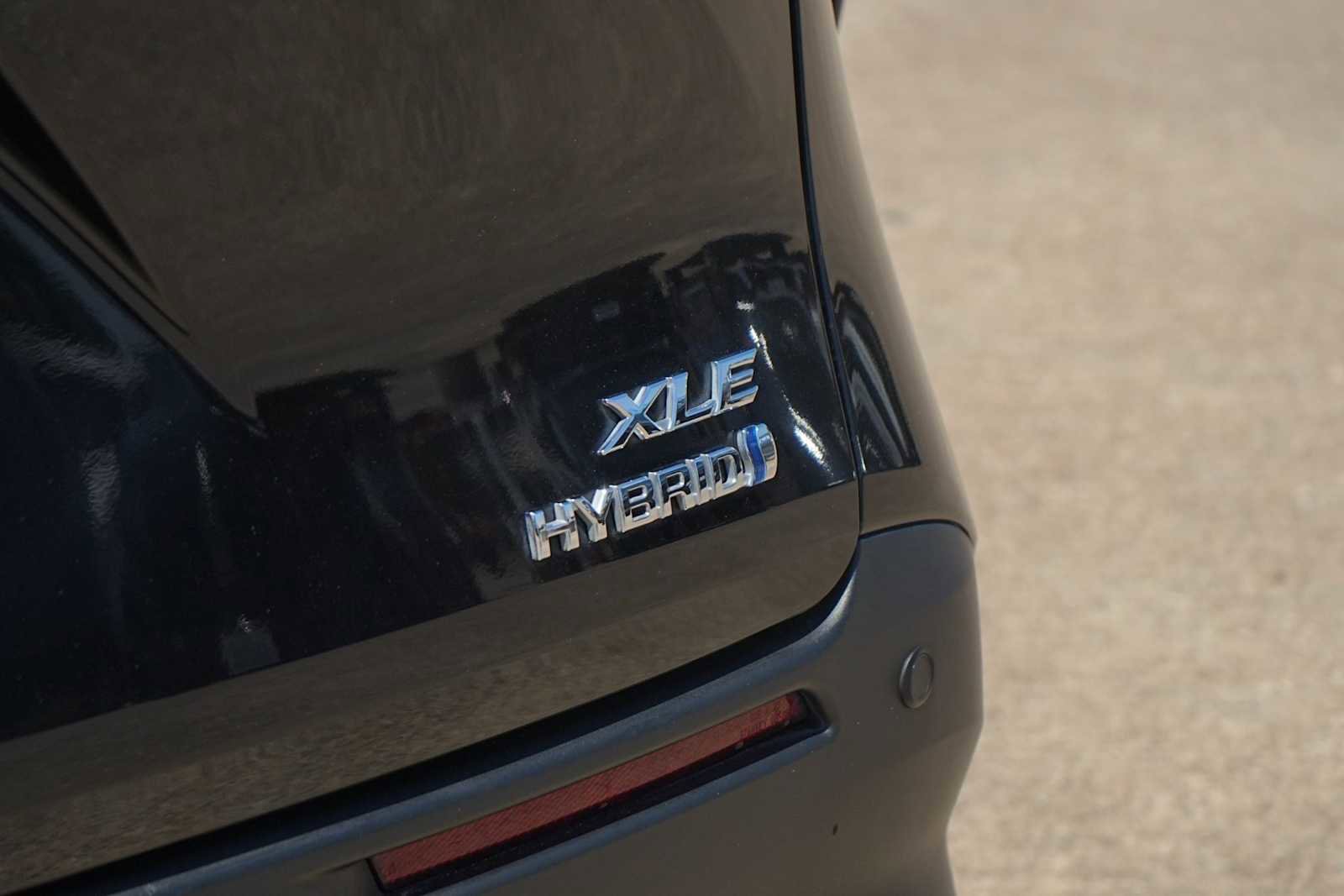 Used 2023 Toyota Sienna XLE FWD image 8